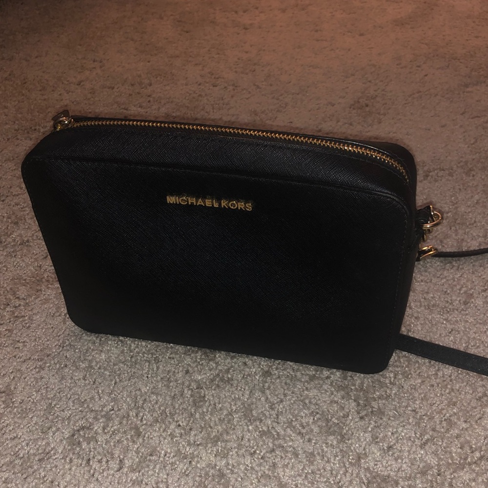 Ginny Medium Leather Crossbody Bag